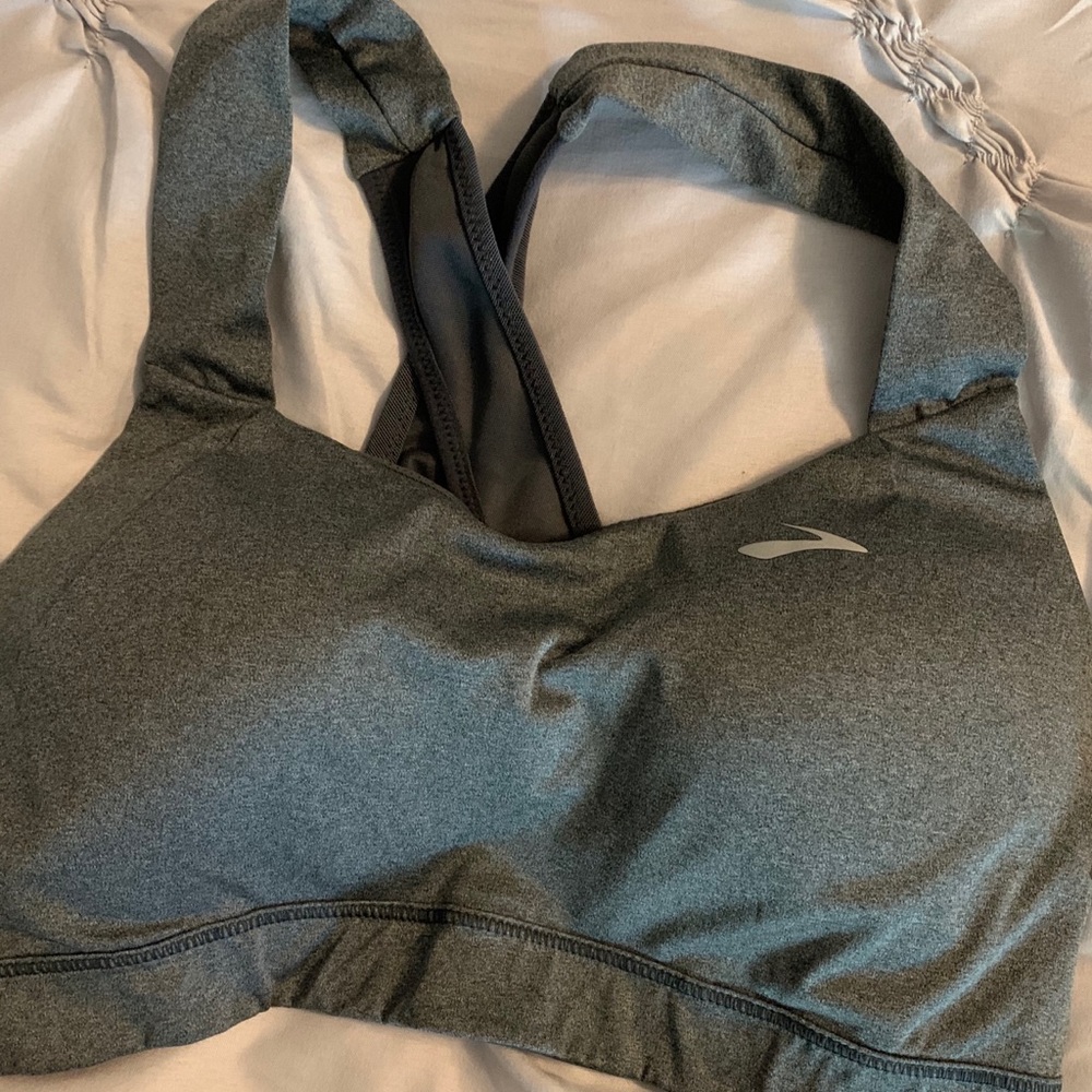 Brooks medium sports bra (34CD-36C)